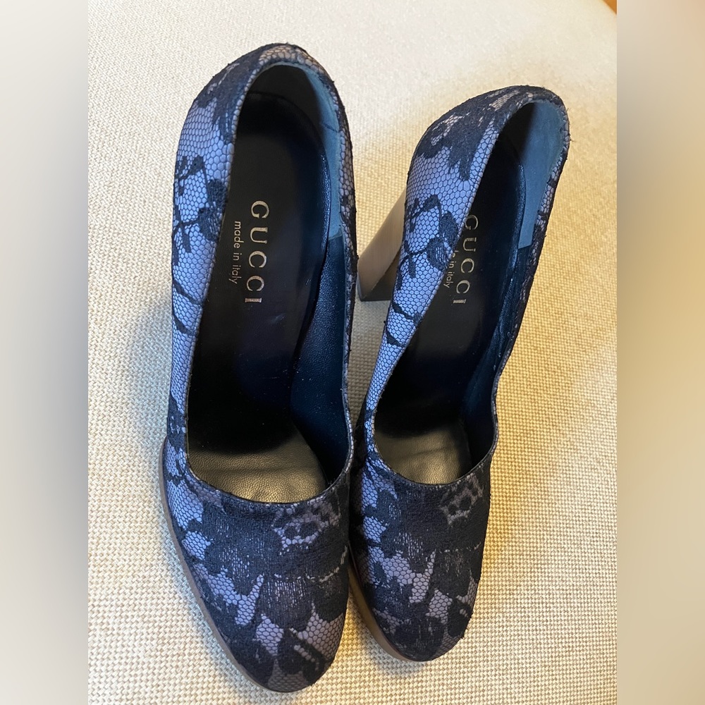 Vintage Gucci wooden heel laced pumps